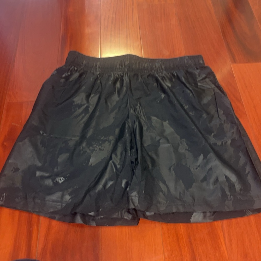 New Under Armour Black Woven Emboss Shorts Men’s Size L - Picture 13 of 16